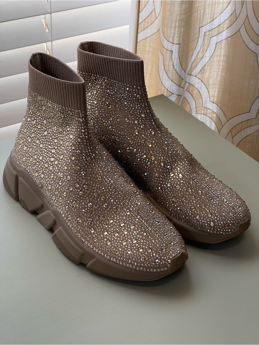 Steve Madden Overtime-R Tan Gold Rhinestone Sock Slip-On Sneakers Sz 6.5